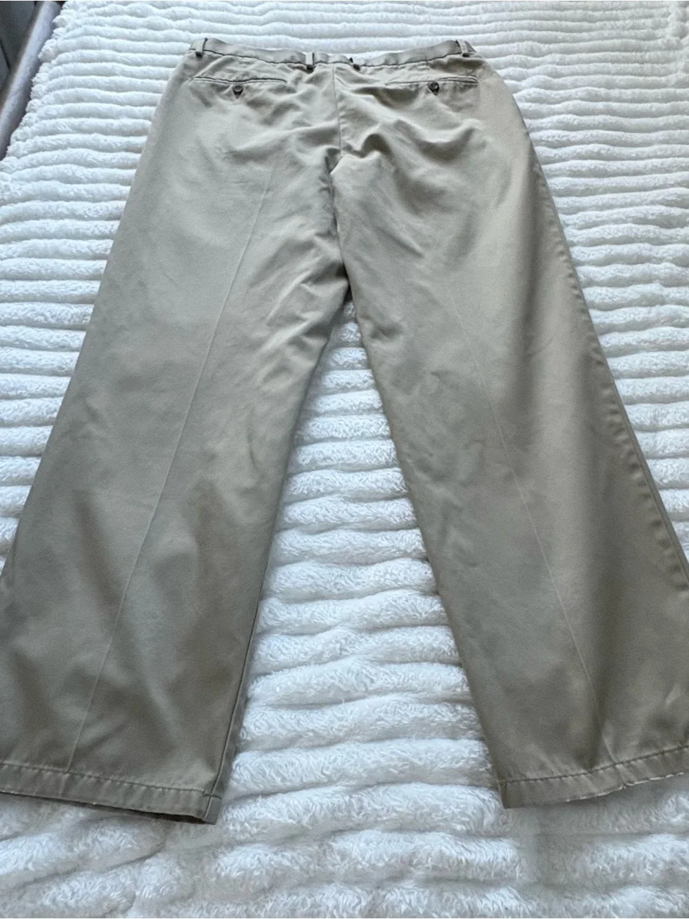 Dockers Signature Khaki Men’s 36x32 D3 Classic Fit Pleated Chino Pants Tan